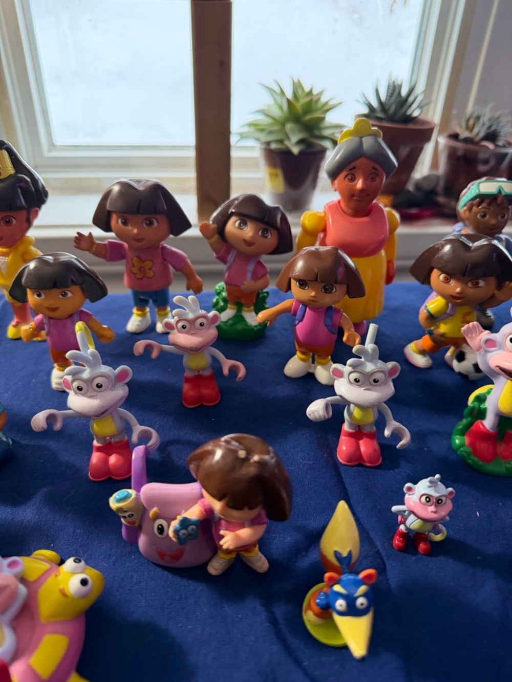 Assorted Character Figure Set - Multicolor - Picture 4 of 5